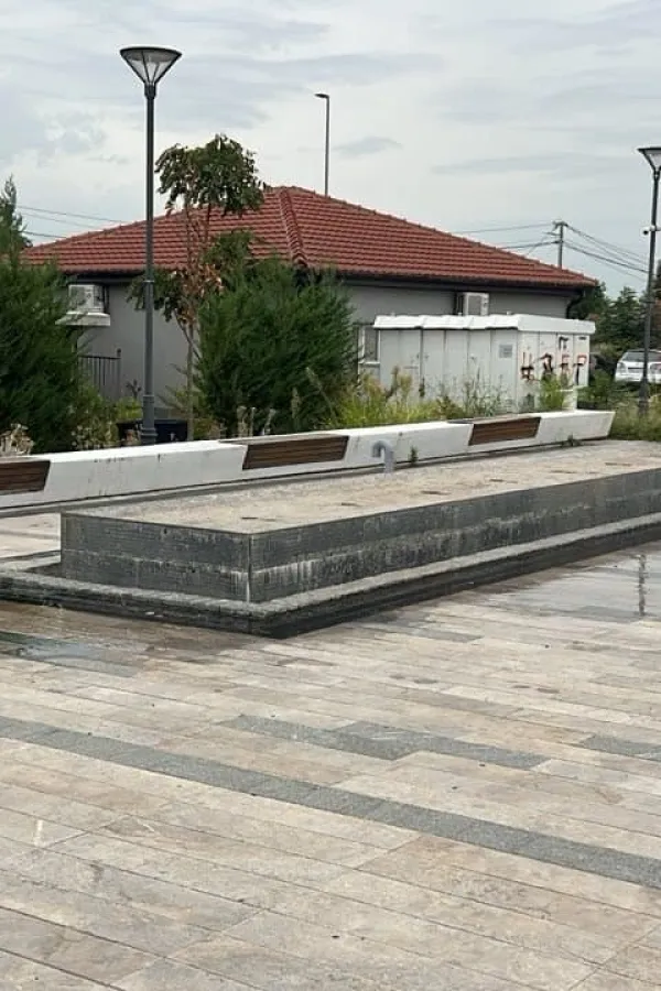 (VIDEO) Potpuno zapu&scaron;ten trg u centru Golubovaca