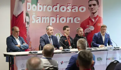 Sa press konferencije u hotelu "Voko"