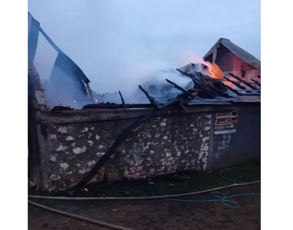 Bijelo Polje: Požar uni&scaron;tio &scaron;talu, izgorjelo sijeno i žito