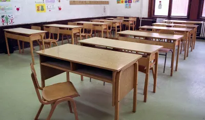 Drama u &scaron;koli u Leskovcu: Dio plafona pao u učionici, dvije učenice povrijeđene