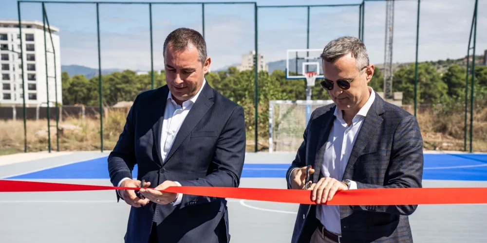 Svečano otvoren sportski teren u kampusu Univerziteta Crne Gore
