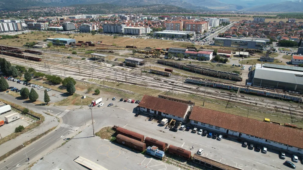 (VIDEO) Do Starog preko podvožnjaka samo u izbornim kampanjama
