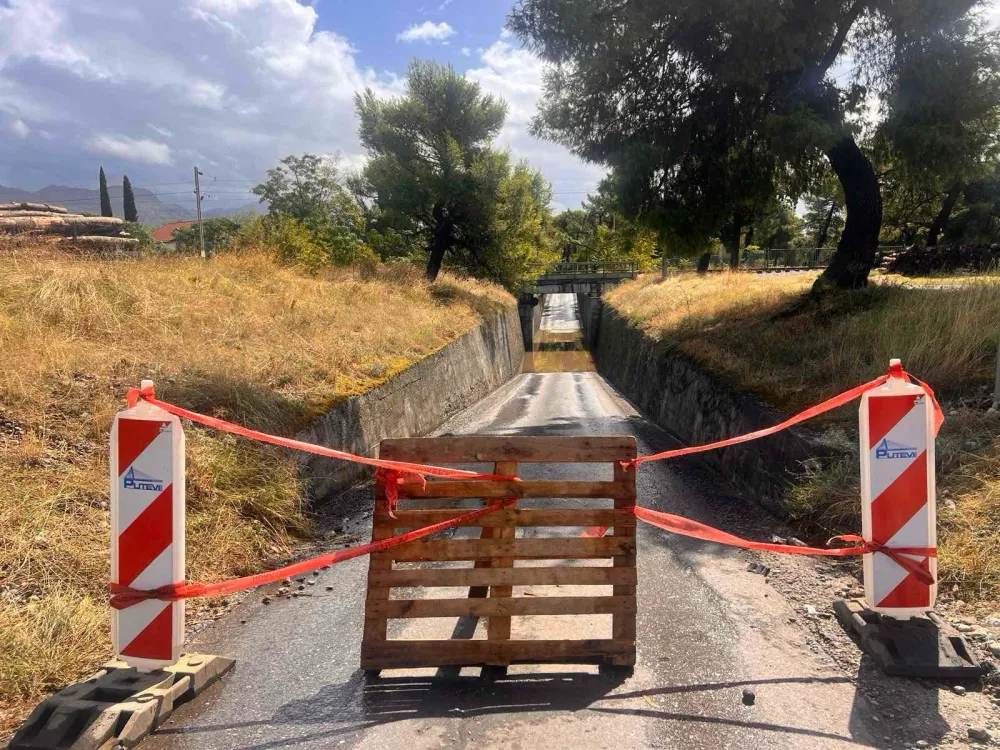 Po ki&scaron;i grad postaјe replika akva-parka