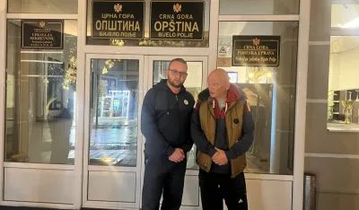 Радован и Васо испред Општине