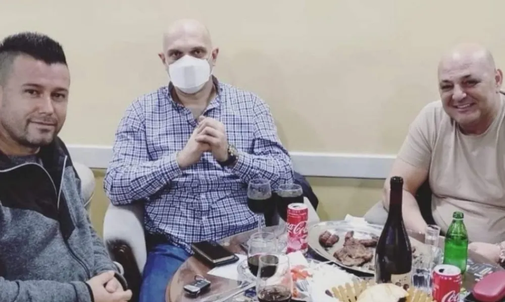 Nikaj o fotografiji na kojoj je Abdić: Političke partije zloupotrebljavaju sliku sa porodične proslave