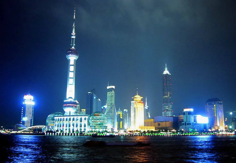 U &Scaron;angaju otkazano stotine avionskih letova zbog tajfuna