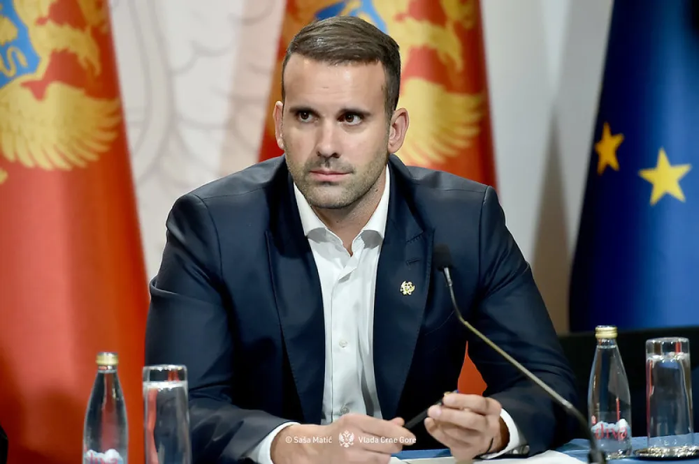 DPS: Spajić da objasni ko je nastavnike i đake poslao Vučiću