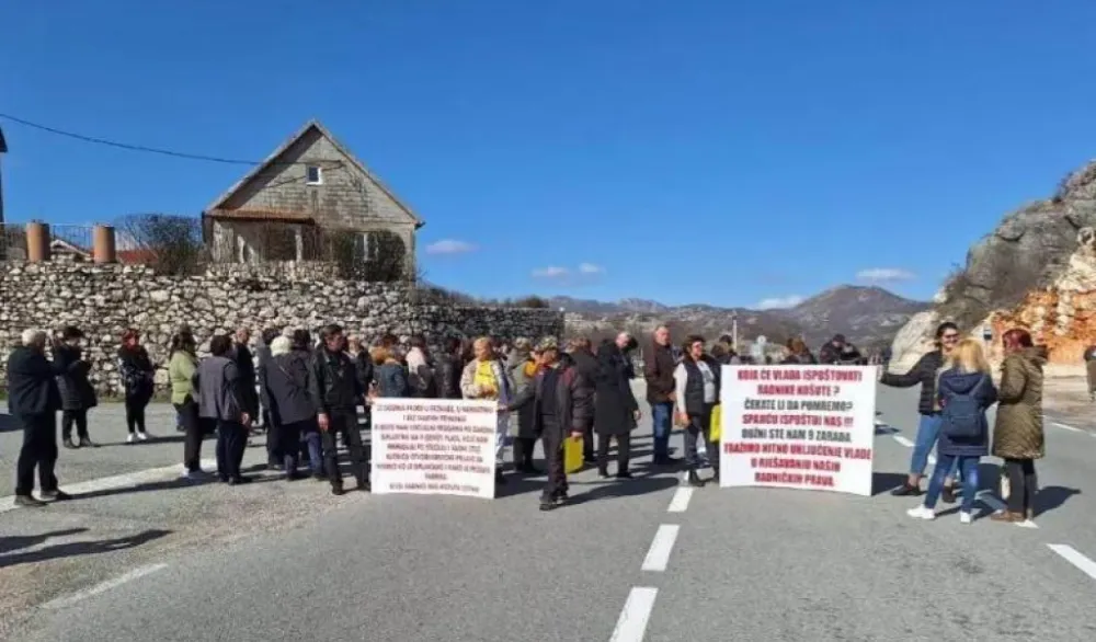 Radnici Ko&scaron;ute ponovo blokirali&nbsp;put Cetinje - Podgorica