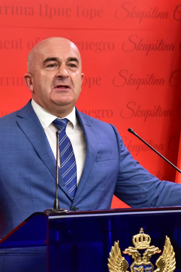 (VIDEO) Joković uporedio zaražene krave sa ljudima preminulim od korone: "Kome je tada &scaron;ta nadoknađeno?"