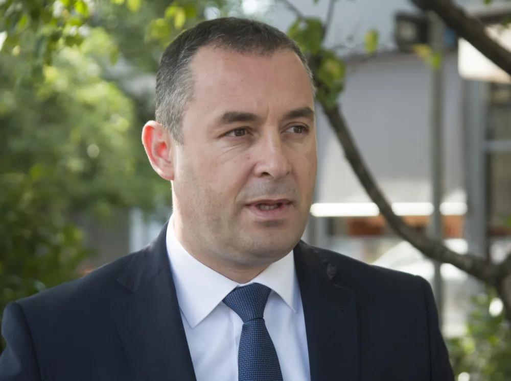 &Scaron;ćekić: Mitropolit Amfilohije najznačajnija ličnost u novijoj istoriji Crne Gore, Vujović da preinači odluku o spomen-obilježju
