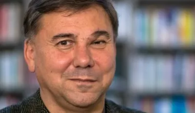Uspon zamrznutih demokratija