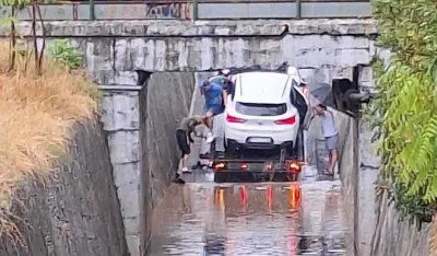 (VIDEO) Stiplčez ispod podvožnjaka