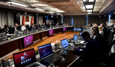 Ministri iz BS i albanskih partija napustili sjednicu Vlade zbog odluke o spomeniku Amfilohiju