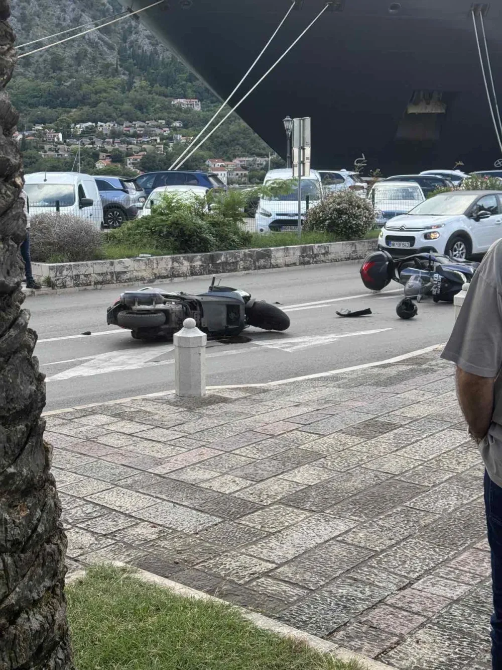 (FOTO) Kotor: Sudar dva motora izazvao gužve u saobraćaju