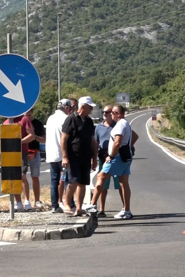 Crmničani ponovo blokiraju Sozinu