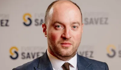 Stanić: Milojko, gradovi se gu&scaron;e u smeću, mrtve krave putuju državom, a ti crta&scaron; kule