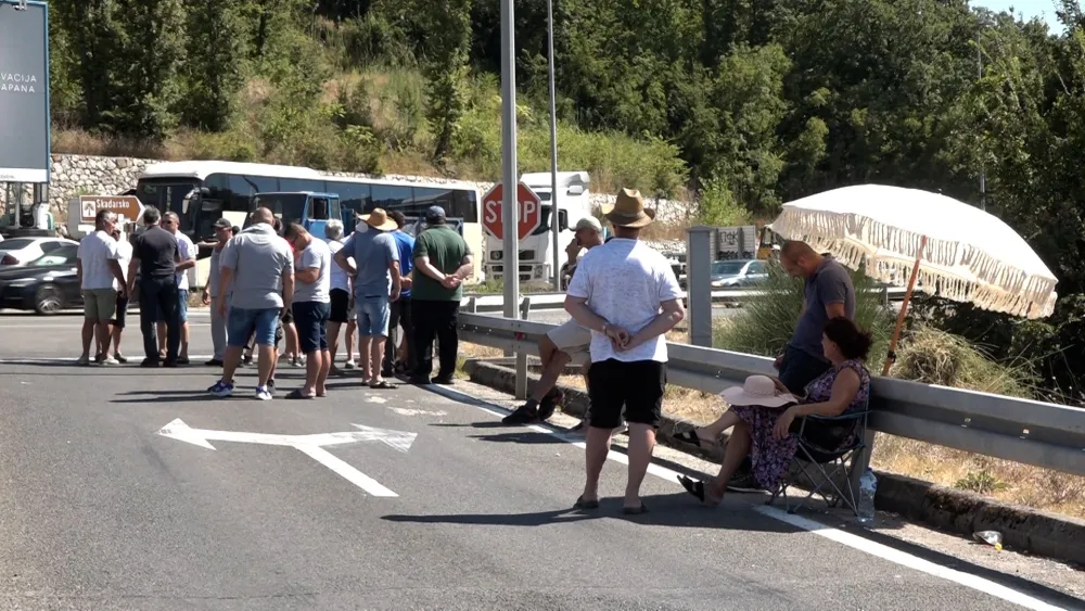 Crmničani odustali od dana&scaron;nje blokade tunela Sozina