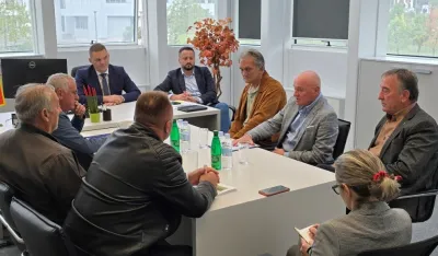 &Scaron;ahmanović sa biv&scaron;im radnicima Boksita