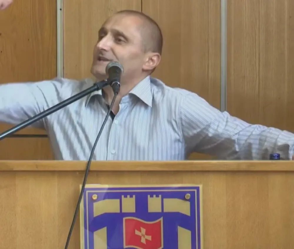 (VIDEO) SO Nik&scaron;ić - odbornik Perović: Uhapsili ste rasvjetu, nakrkali ljude u javna preduzeća