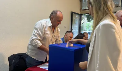 (UŽIVO/FOTO)&nbsp;PES i Demokrate:&nbsp;Do 13 sati u Podgorici glasalo 26,81 odsto birača&nbsp;
