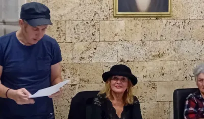 Politika kao ma&scaron;ina za proizvodnju literature