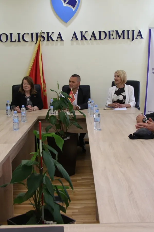 AMbasadorka Amerike u posjeti Policijskoj akademiji