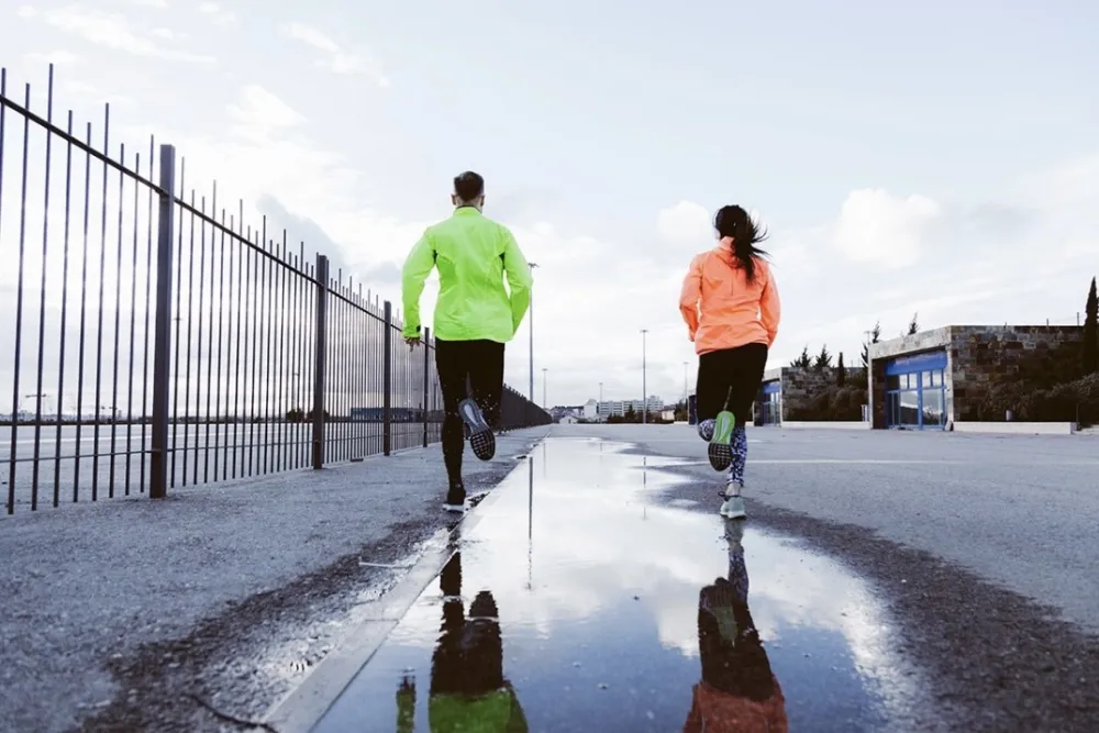 Kako trčanje na ki&scaron;i utiče na zdravlje i da li se preporučuje