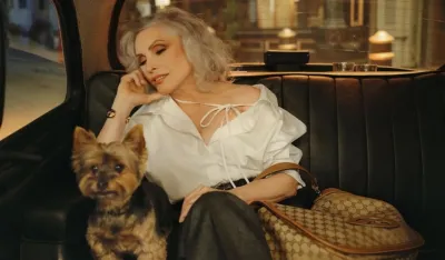Debi Hari u reklami za Gucci