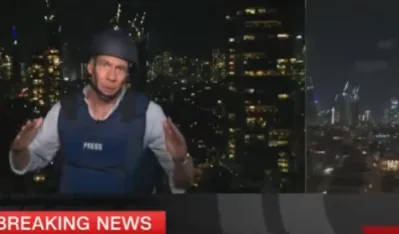 (VIDEO) Reporter hitno potražio skloni&scaron;te dok padaju djelovi iranskih raketa