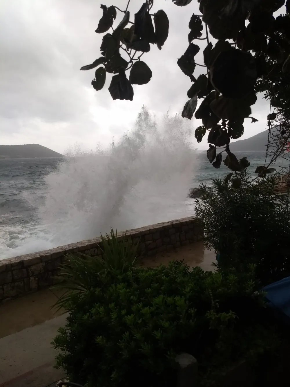 MUP Upozorava: Tokom četvrtka i petka nevrijeme,&nbsp;moguće&nbsp;poplave