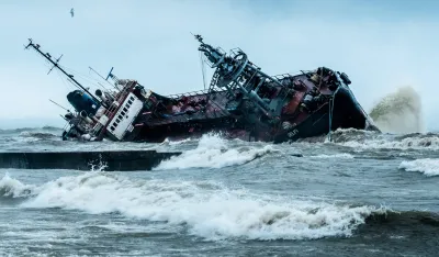 Potonula dva broda sa migrantima, poginulo 45 osoba