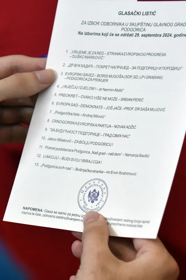 (VIDEO) ANKETA &scaron;ta građani očekuјu od političkih partiјa: Za&scaron;to ne bi moglo sve tebi, a ti meni