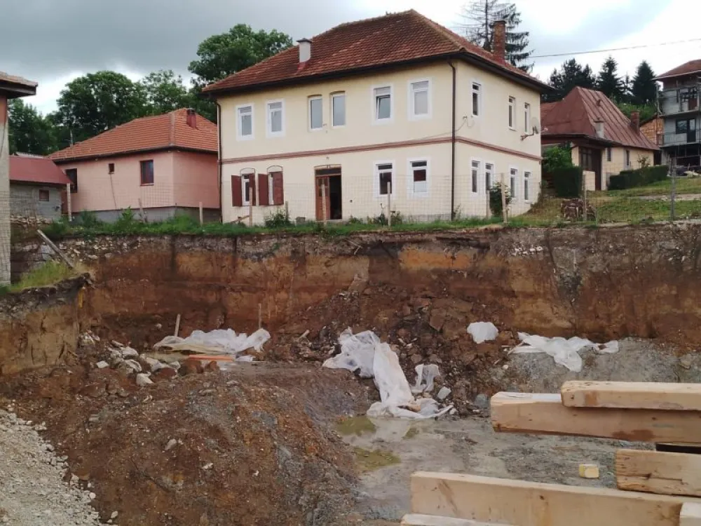 Op&scaron;tina Pljevlja od izvođača radova traži naknadu &scaron;tete za uru&scaron;eni dio kuće