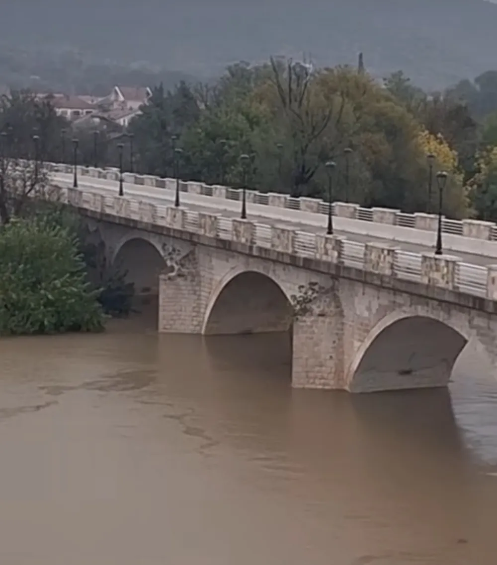 Padavine u Danilovgradu obustavile&nbsp;saobraćaj na nekoliko lokacija