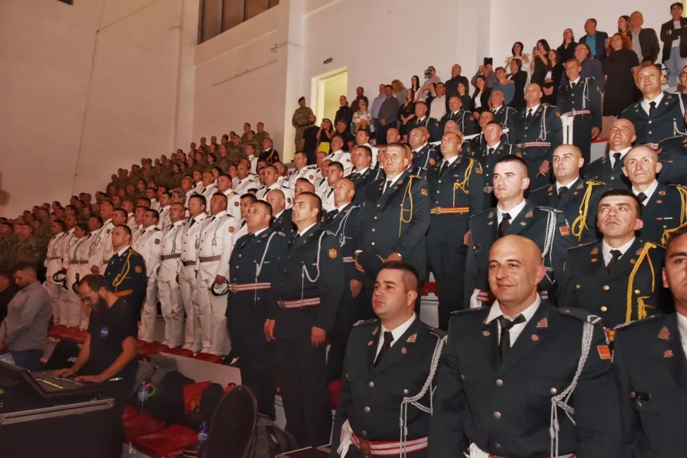 (FOTO) Obilježen Dan Vojske Crne Gore