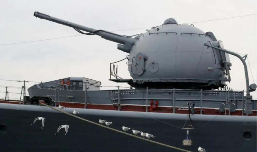 Pogođen motor broda "Aleksandar Obuhov"