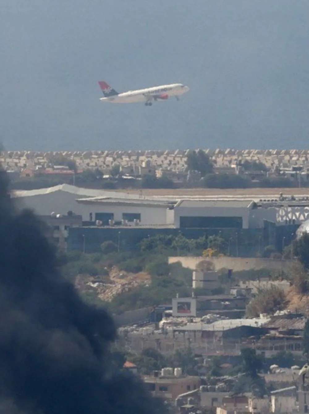 Avion &ldquo;Er Srbija&rdquo; polijeće sa aerodroma u Bejrutu uprkos obližnjem napadu