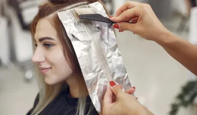 Da li je farbanje kose tokom trudnoće bezbijedno?