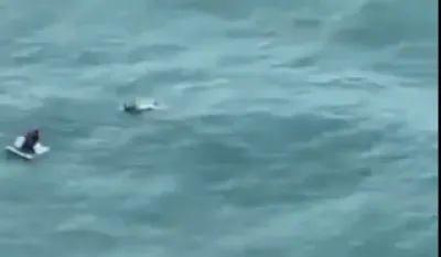 (VIDEO) Preživio uragan "Milton", plutao 50 km od obale držeći se za frižider