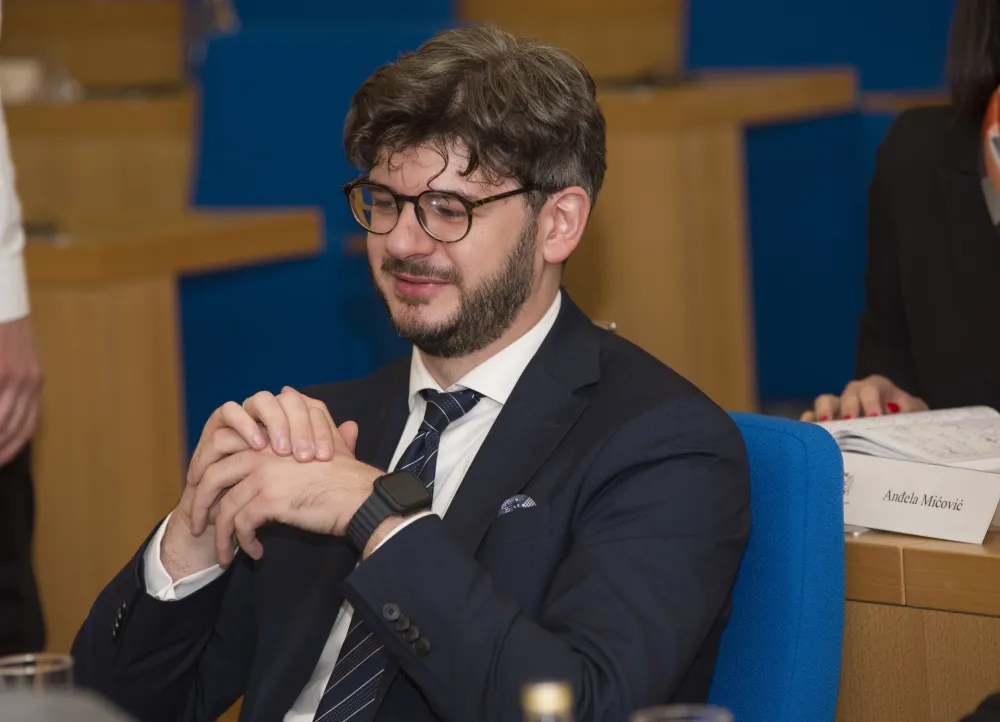 Čarapić: Vraćam vozilo Skup&scaron;tini i izvinjavam se građanima