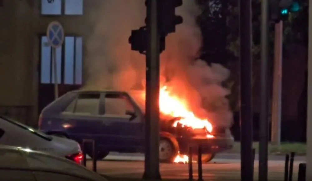 Gorio automobil na Bulevaru Ivana Crnojevića