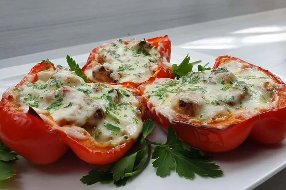 Punjene paprike s piletinom i sirom
