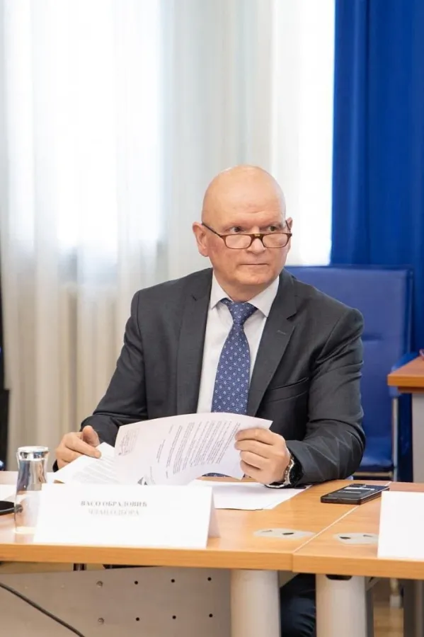 Brisel traži oprez, a ZBCG da se zna ko radi za strance