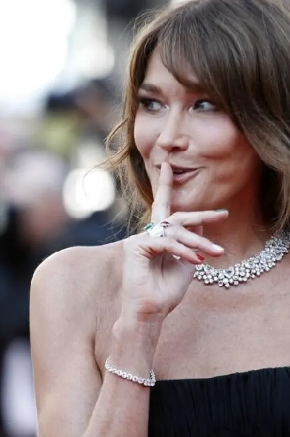 (VIDEO) Biv&scaron;a prva dama Francuske odu&scaron;evila na pisti u &scaron;estoj deceniji