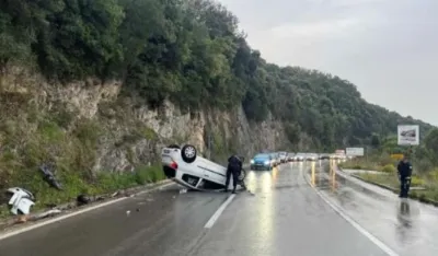 Automobil se prevrnuo na krov, povrijeđena djevojka