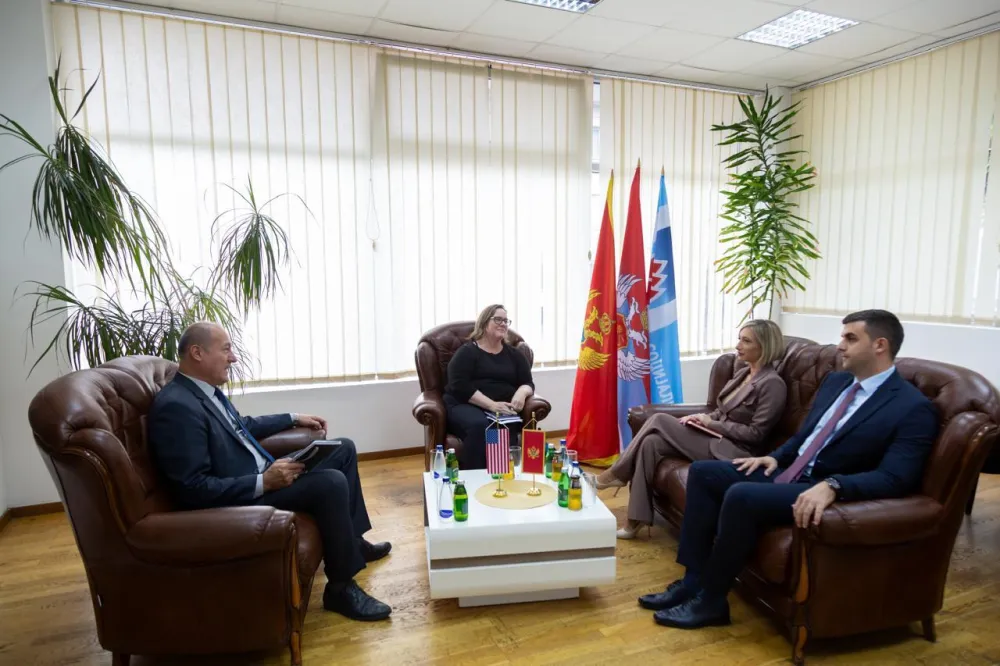 Slađana Kaluđerović i Bogdan Božović sa predstavnicima američke ambasade