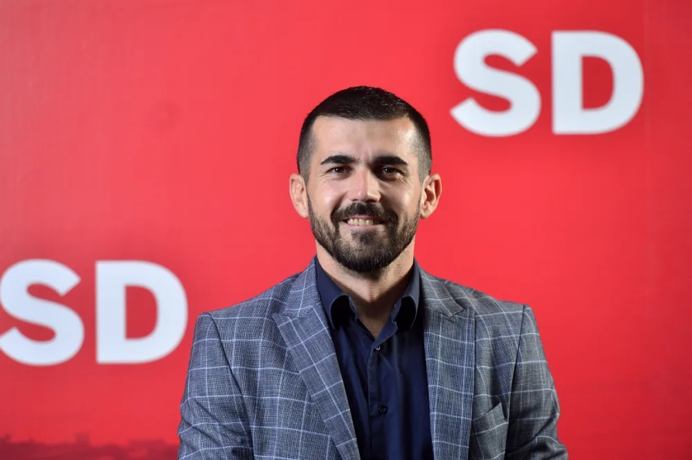 Demokrate: Nenezić se upla&scaron;io či&scaron;ćenja spiskova od fantoma koje je SD upisivao u birački spisak