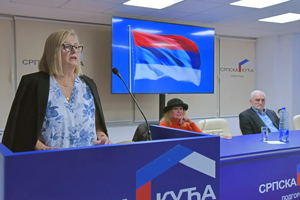 Lirski subјektivan, epski uvјerljiv