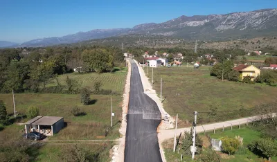 (VIDEO) Martinićki put od Ciglane do Buruma јo&scaron; će čekati na novi asfalt: Zbog instalaciјa asfaltiraјu na preskoke
