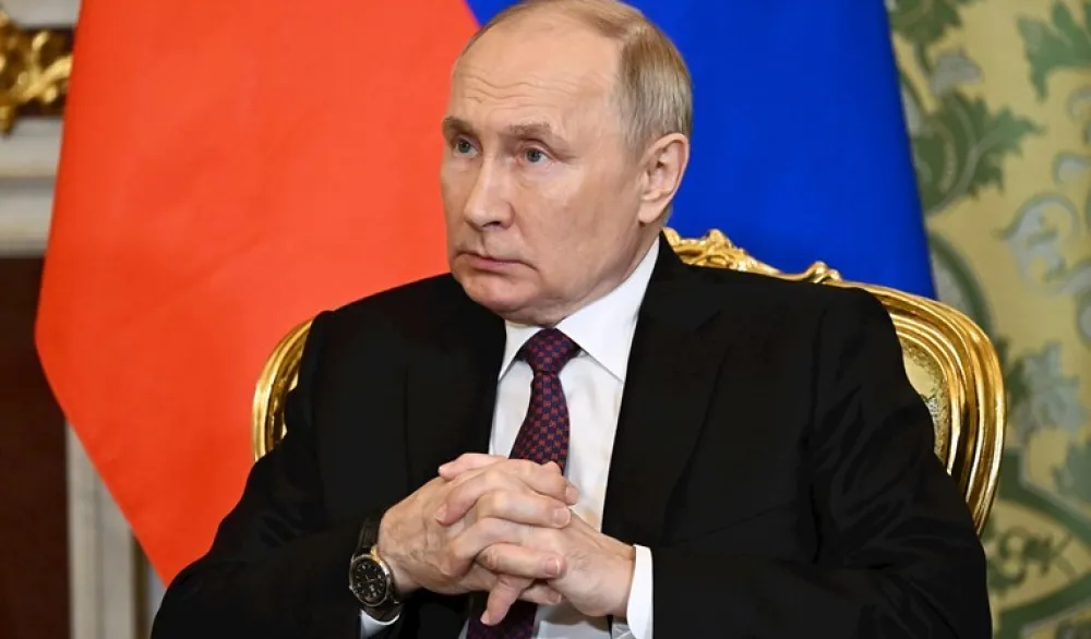 Predsednik Rusije Vladimir Putin upozorio je danas da se Bliski istok nalazi na ivici op&scaron;teg rata i tamo&scaron;nju situaciju je uporedio sa lančanom reakcijom, naglasiv&scaron;i da su se borbe, koje su počele u Gazi, pro&scaron;irile i na druge zemlje, uključujući Liban.